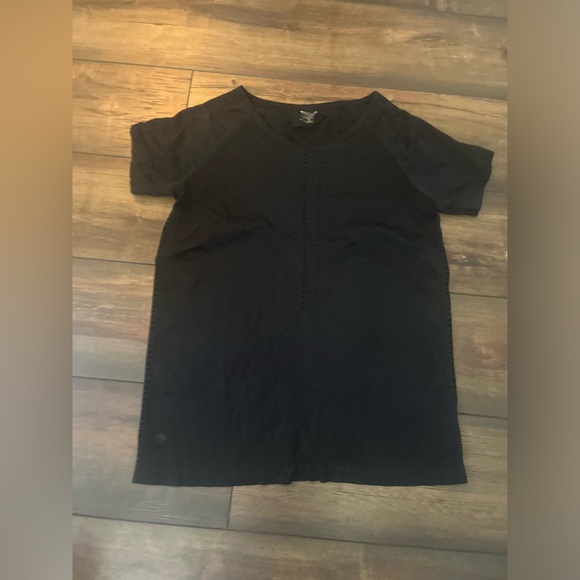 Athleta Swiftly tech drifit spandex work out tops! - Picture 5 of 9